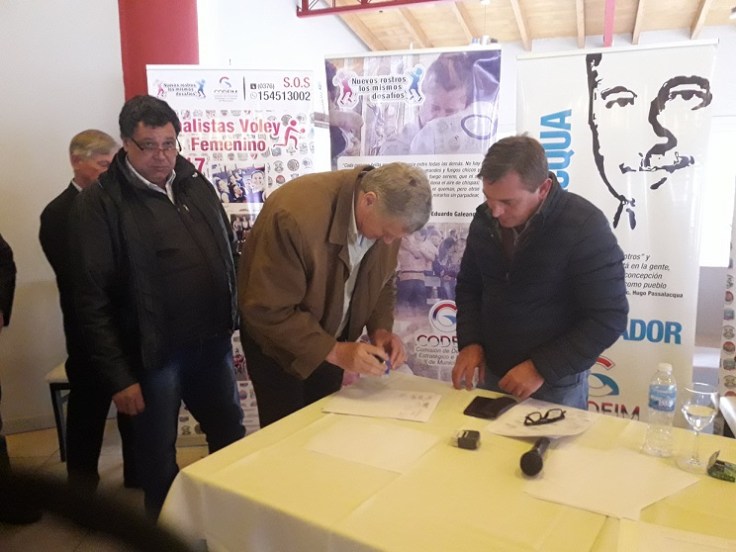 Reunion de intendentes en san ignacio contra el dnu de macri fss (4)