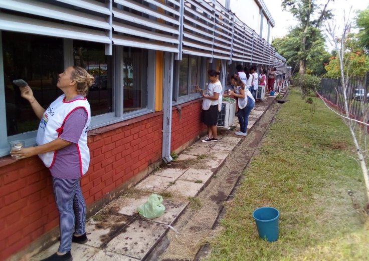 Trabajadores de la economía popular refaccionan escuelas en la provincia