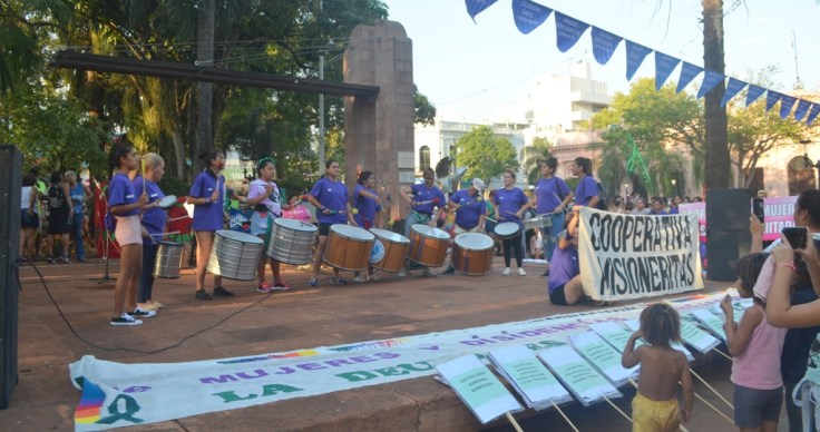 La plaza con intervenciones artisticas en el Día de la Mujer Trabajadora